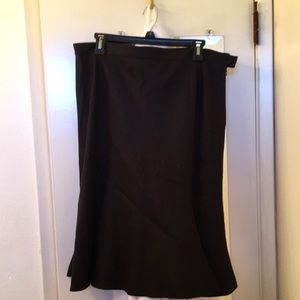 Black skirt that flows at the bottom